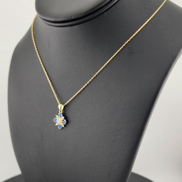 Delicate Sterling Silver 925 Snowflake Necklace – Winter-Inspired Elegance - Picture 4 of 5